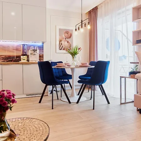 Golden Hour Apartments- Plac Slowianski 25 *